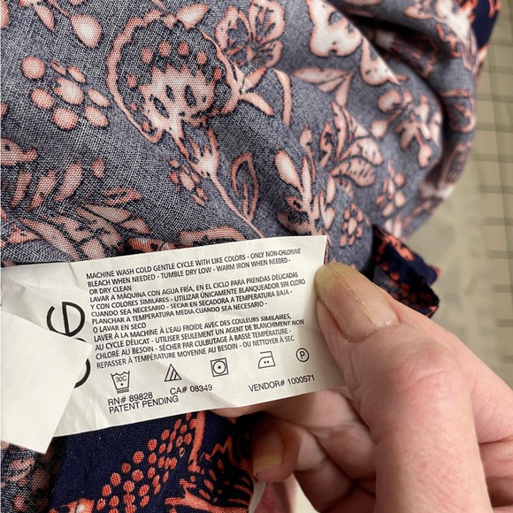 Flounce sleeve blouse - Picture 4 of 8